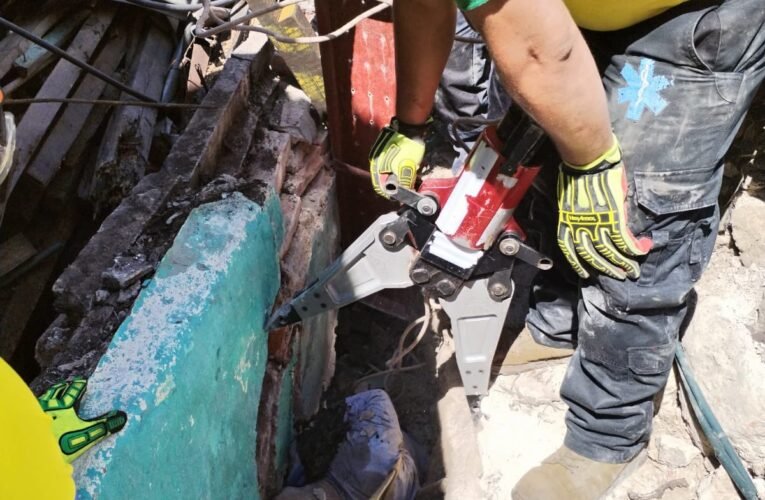 ¡TRAGEDIA EN LA OBRA! TRABAJADOR MUERE SOTERRADO TRAS BRUTAL COLAPSO DE TIERRA