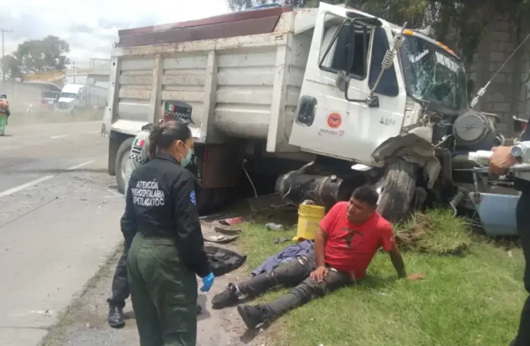 ¡BRUTAL CARRETERAZO! TRÁILER SIN FRENOS PROVOCA DOS CHOQUES CONSECUTIVOS EN TEXCOCO; HAY 9 LESIONADOS