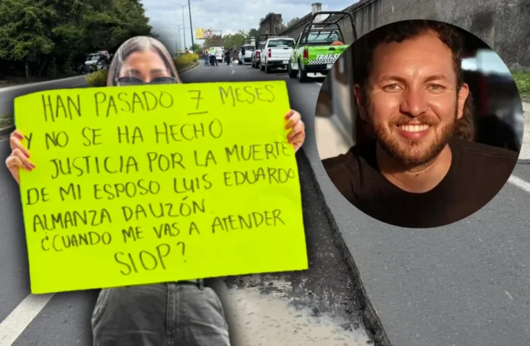 “No fue un accidente, fue negligencia”: Viuda de motociclista protesta en Palacio de Gobierno de Veracruz