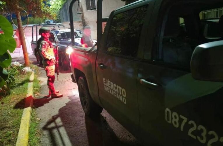 ¡Operativo sorpresa! El Ejército detiene a dos policías municipales armados en Nuevo Ideal, Durango