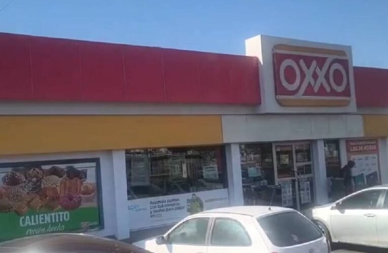 ¡Indignación en Sonora! Oxxo rechaza a bomberos en Hermosillo por estar “sudados y sucios” tras apagar un incendio