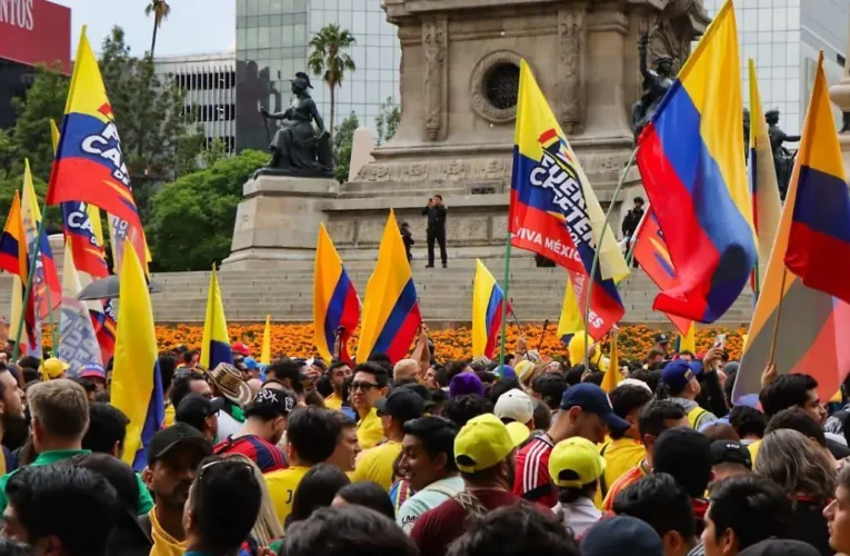 Captan brutal abuso policial contra aficionados y prensa en pleno Ángel de la Independencia