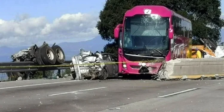 Choque múltiple deja un muerto en la México-Puebla
