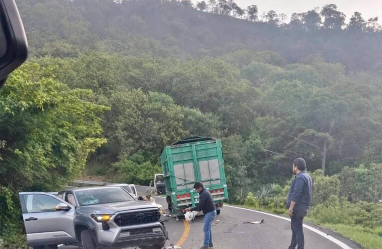 Accidente vial de Sabhin Jara Bolaños moviliza a los cuerpos de emergencia en Oaxaca