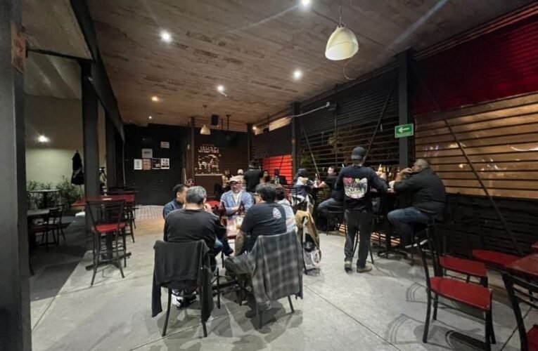 Bar tapatío se rebela y apaga pantallas durante el Mundial