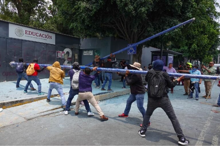 bloqueos de la CNTE