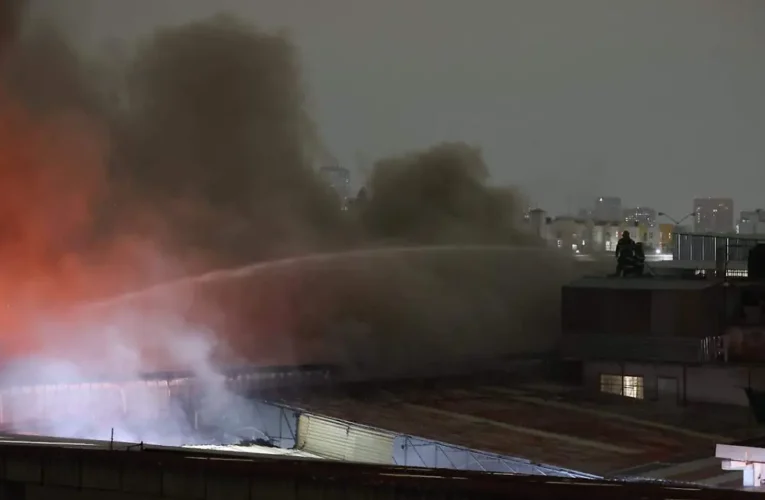 “Ojalá Lo Apaguen o Ya Valimos”: Pánico de Comerciantes por Voraz Incendio en Bodega de la Venustiano Carranza