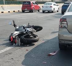 Tráiler atropella y mata a una joven motociclista