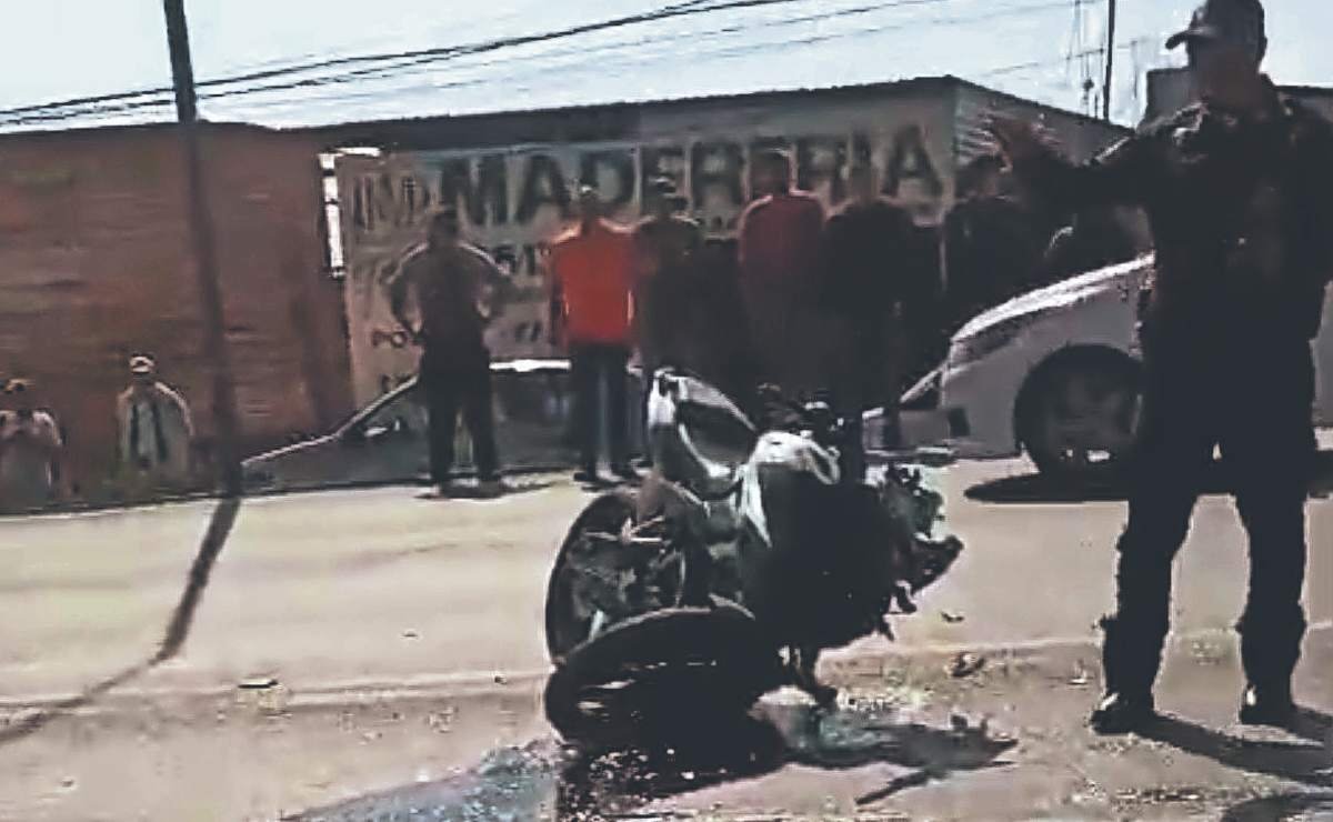 motociclista derrapa moto