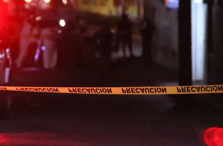 Hallazgo Aterrador: Arrojan Cadáver de Mujer Torturada en Plena Avenida