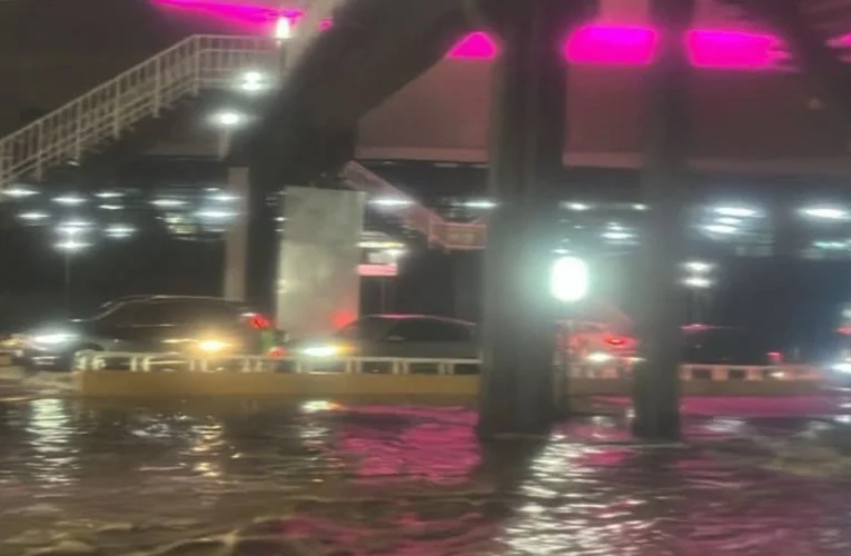 Tragedia bajo el agua: Muere trabajadora tras fuerte desbordamiento de río en Huixquilucan