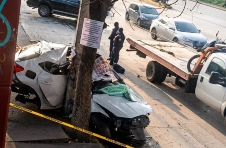 Fuerte accidente automovilístico en Tultitlán deja saldo de una persona sin vida