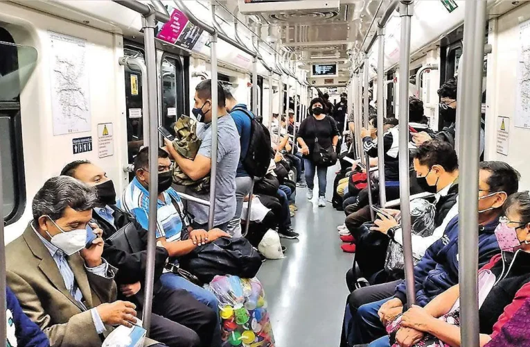 ¡Una mafia brutal aterroriza a vendedores del Metro!