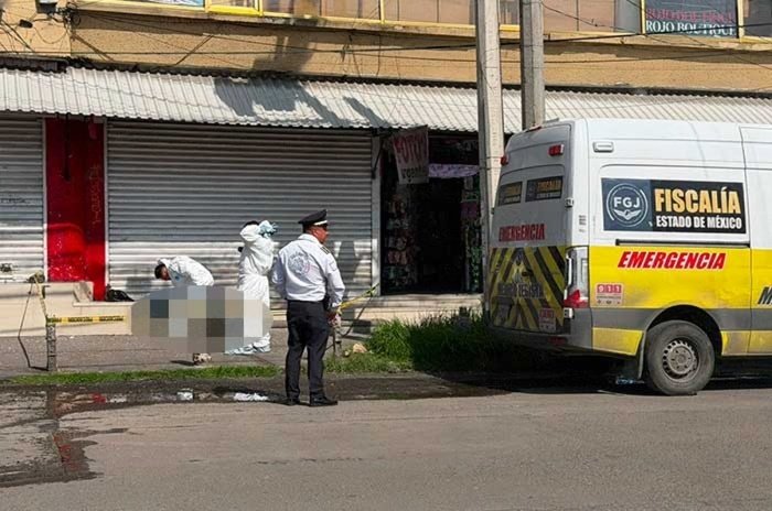 ¡TRAGEDIA CALLEJERA! ENCUENTRAN A ADULTO MAYOR SIN VIDA FRENTE A LA TERMINAL DE TOLUCA