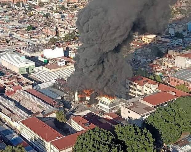 Incendio consume bodega de equipajes en Centro Histórico