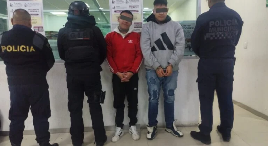 ¡Les cayó la ley! Persecución termina con dos detenidos y presunta droga asegurada