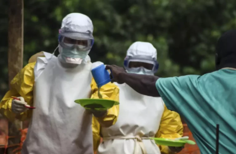 El brote de ébola en la República Democrática del Congo ya deja 864 muertos en medio de una ola de violencia
