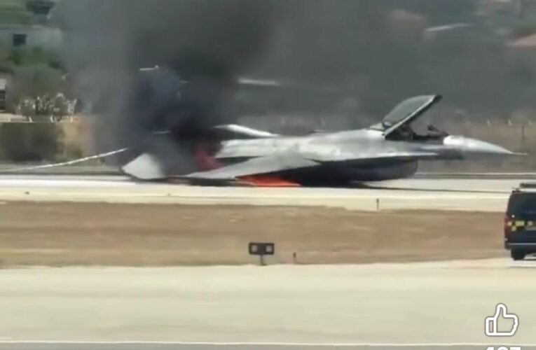 Un caza F-16 se incendia en pleno aeropuerto de Grecia