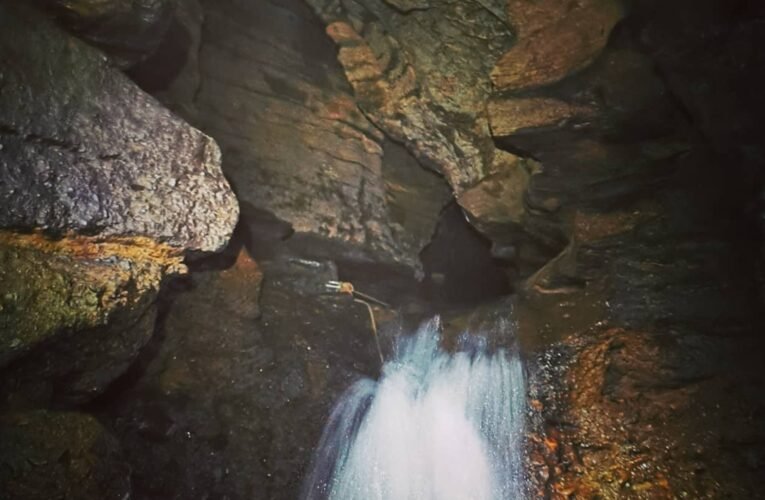 Tragedia en Cuetzalan: Lluvias atrapan a familia en la Gruta de Chichicazapa; hay un muerto y tres desaparecidos