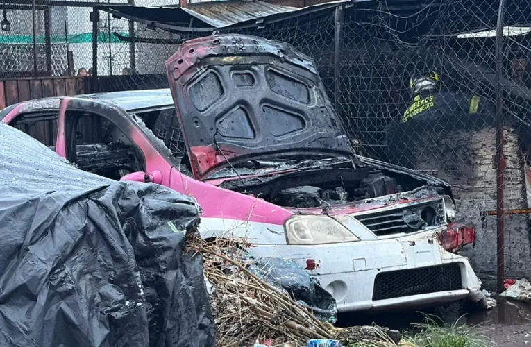 Bomberos controlan un incendio en la colonia Morelos que dejó dos intoxicados