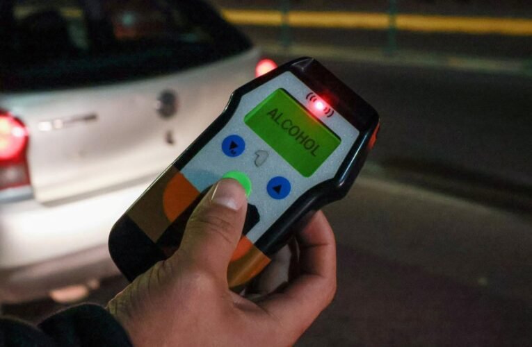 ¡FIESTA COMPLETA TRAS LAS REJAS! El Mundial desata el alcoholismo al volante en la CDMX y manda a 853 conductores directo al “Torito”