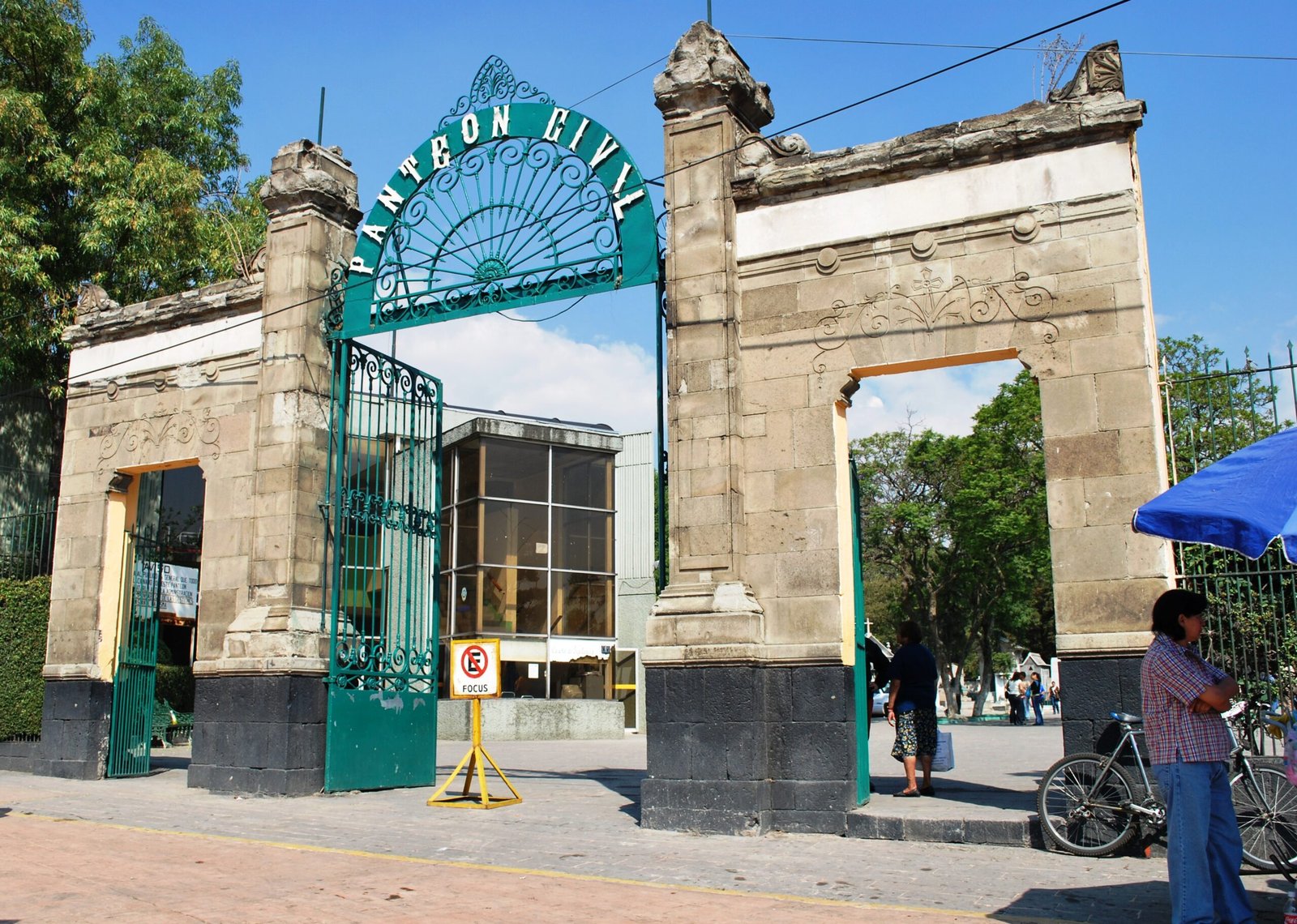 Panteón Civil de Dolores