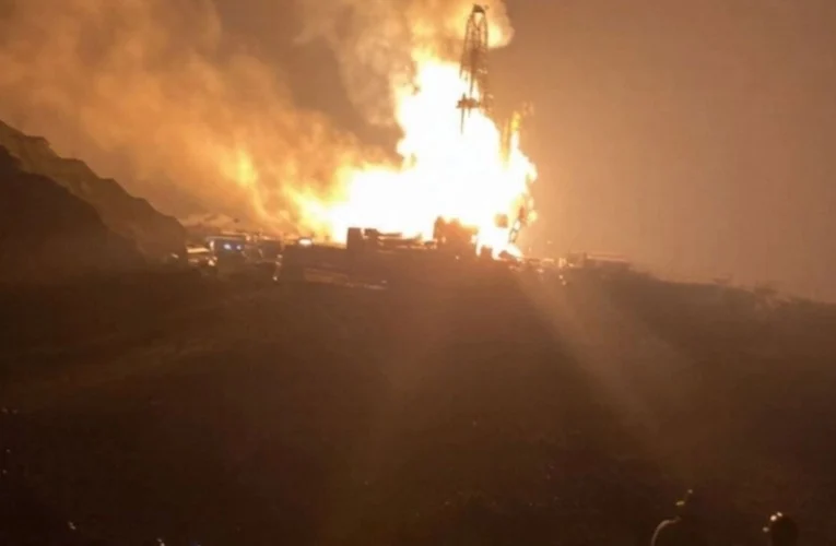 Pemex continúa labores operativas para sofocar el incendio en el pozo Krem-1 en Veracruz