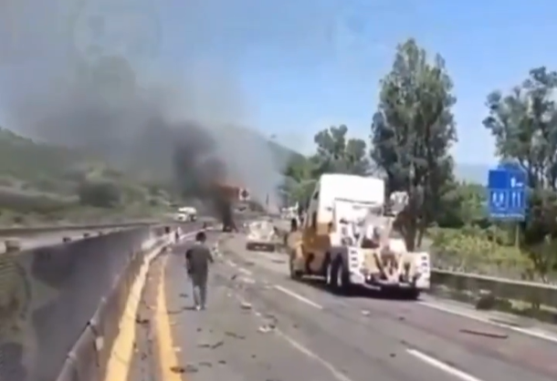 VIDEO | Reportan al menos 16 fallecidos tras un devastador choque múltiple en la autopista Guadalajara-Tepic