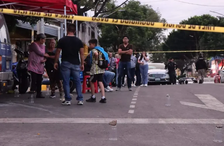 Confunden a comerciante y lo asesinan afuera del Estadio Azteca; iban por su hermano