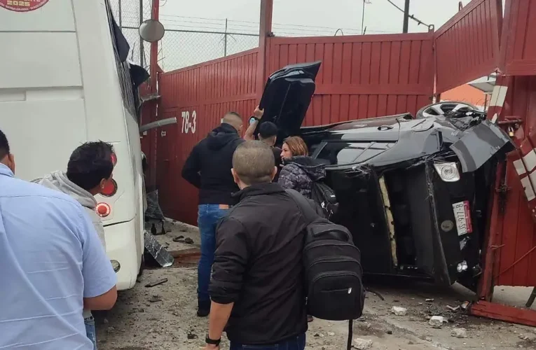¡APOCALÍPTICO ENCONTRAZO EN TULTITLÁN! CAMIÓN EMBISTE Y DESTRUYE EMPRESA