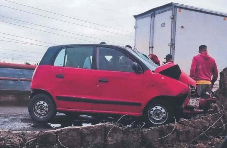Fuerte accidente en Tlalnepantla tras choque de un conductor por exceso de velocidad