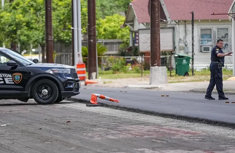 “Iremos más allá”: México prepara ofensiva jurídica tras muerte de migrante a manos de ICE en Houston