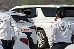 Hallazgo macabro: Descubren tres cuerpos en camioneta de lujo en Hermosillo con un arma en mano