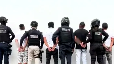 Caen tres presuntos operadores criminales durante cateo en Puebla