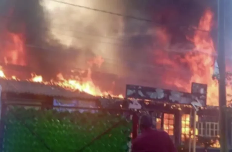 Fuerte incendio consume en su totalidad un reconocido bar en el municipio de San Juan Teotihuacán
