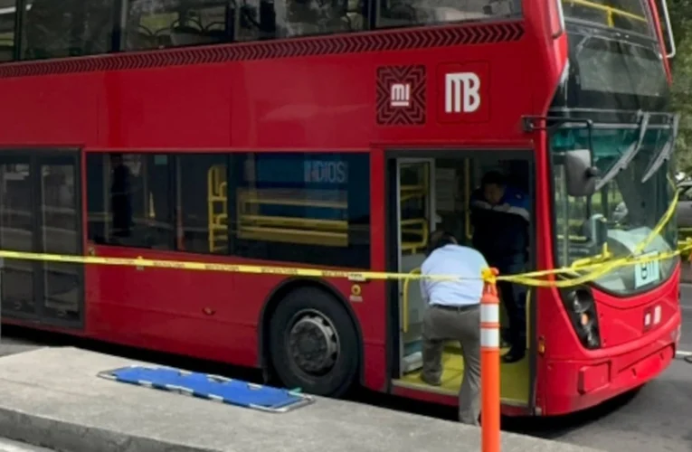 Un pasajero sufre infarto fulminante y muere en estación del Metrobús Campo Marte