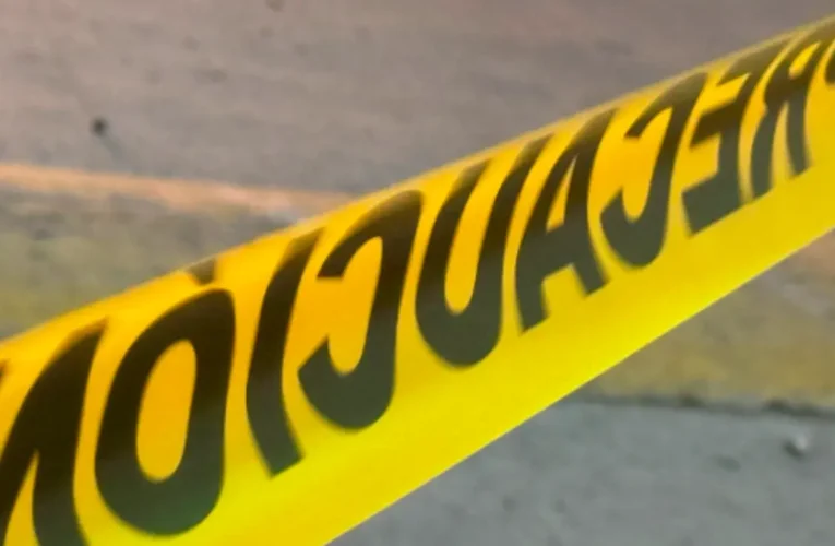 Localizan el cuerpo sin vida de un hombre a un costado de la autopista México-Pirámides