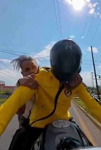 Prófugo pide aventón a motociclista para escapar en Edomex