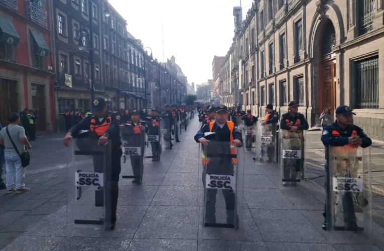¡Blindaje total! Calles cercanas a Palacio Nacional son cercadas por la llegada de maestros de la Sección 22 de la CNTE