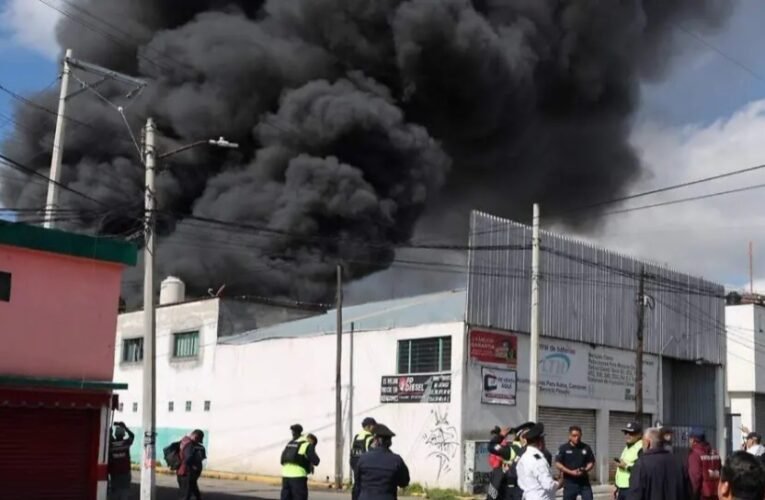 Incendio cerca de la Terminal de Toluca moviliza a bomberos y obliga a desalojar viviendas