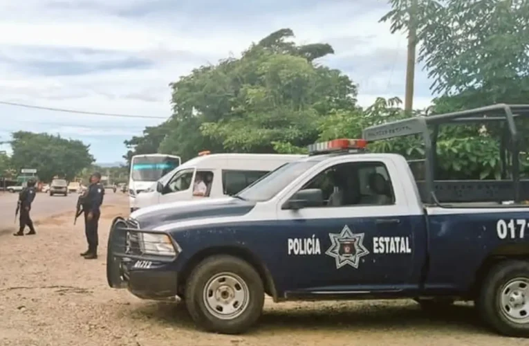 Comando armado ejecuta a dos hombres y una mujer en San Pedro Amuzgos, Oaxaca