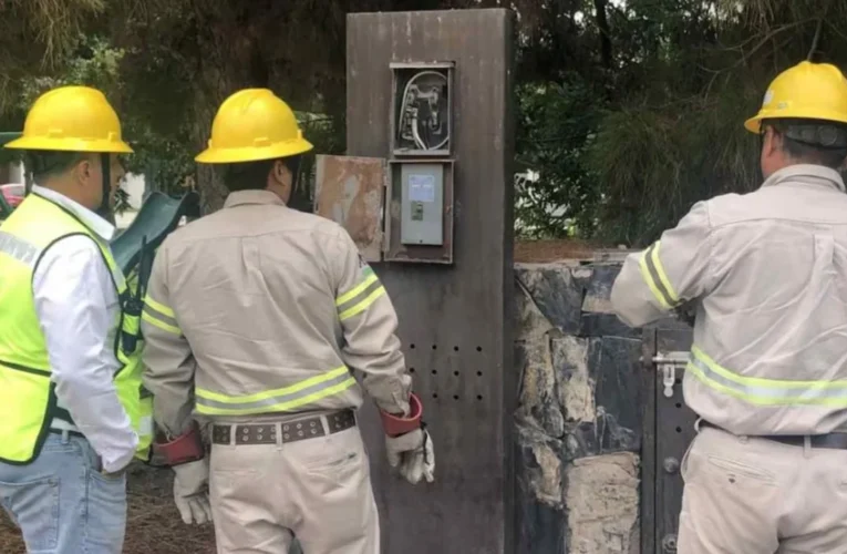 Caen en la CDMX sujetos acusados de extorsión operando como falsos empleados de CFE