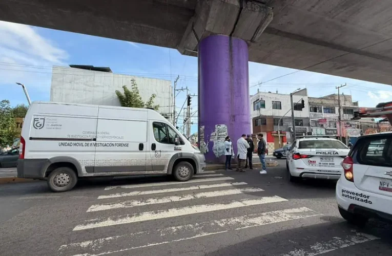 Fallece motociclista de la tercera edad tras choque sobre Avenida Tláhuac; el responsable huyó
