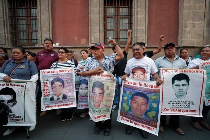 ¡Tensión en Palacio Nacional! Caso Ayotzinapa sin respuestas clave