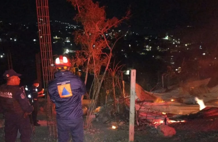 ¡Masacre y fuego en Guerrero! Sicarios acribillan a familia y queman su casa