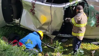 Volcadura de vehículo deja un estudiante muerto en Tula