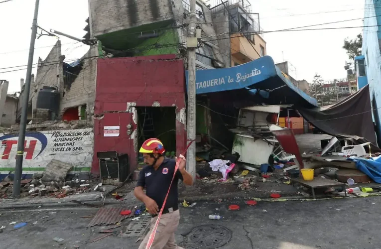 Asesinan a un hombre frente a su domicilio tras balacera en Tlalnepantla