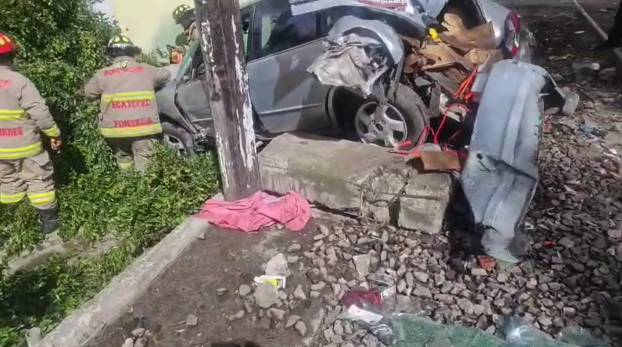 Video | Locomotora impacta automóvil en Xalostoc, Ecatepec; conductor de 43 años resulta lesionado