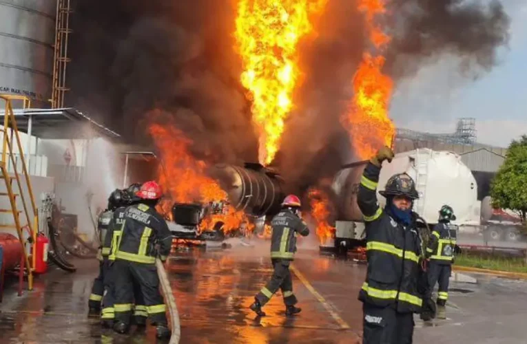 ¡Infierno industrial! Incendio en empresa de Tlalnepantla deja un muerto y tres heridos