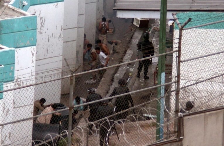 Reos pagan hasta 20 mil pesos por un dormitorio en el penal de Barrientos, Tlalnepantla